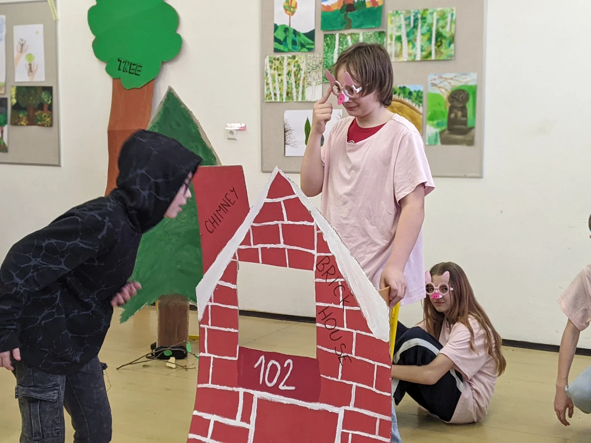 Three Little Pigs: ne tyjátr, ale theatre v šesté třídě!