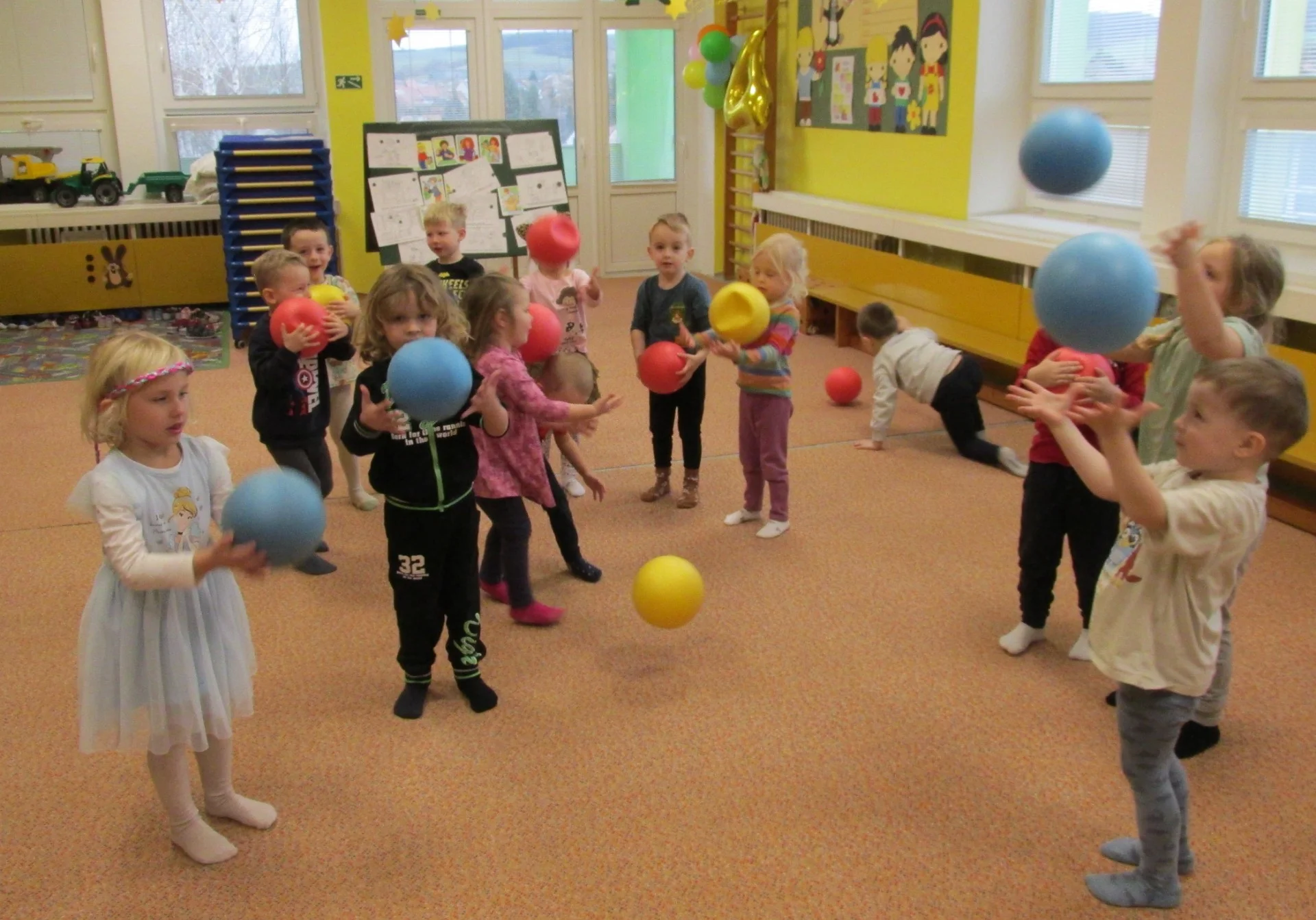 Cestičkujeme a cvičíme s overbally - 2. třída MŠ