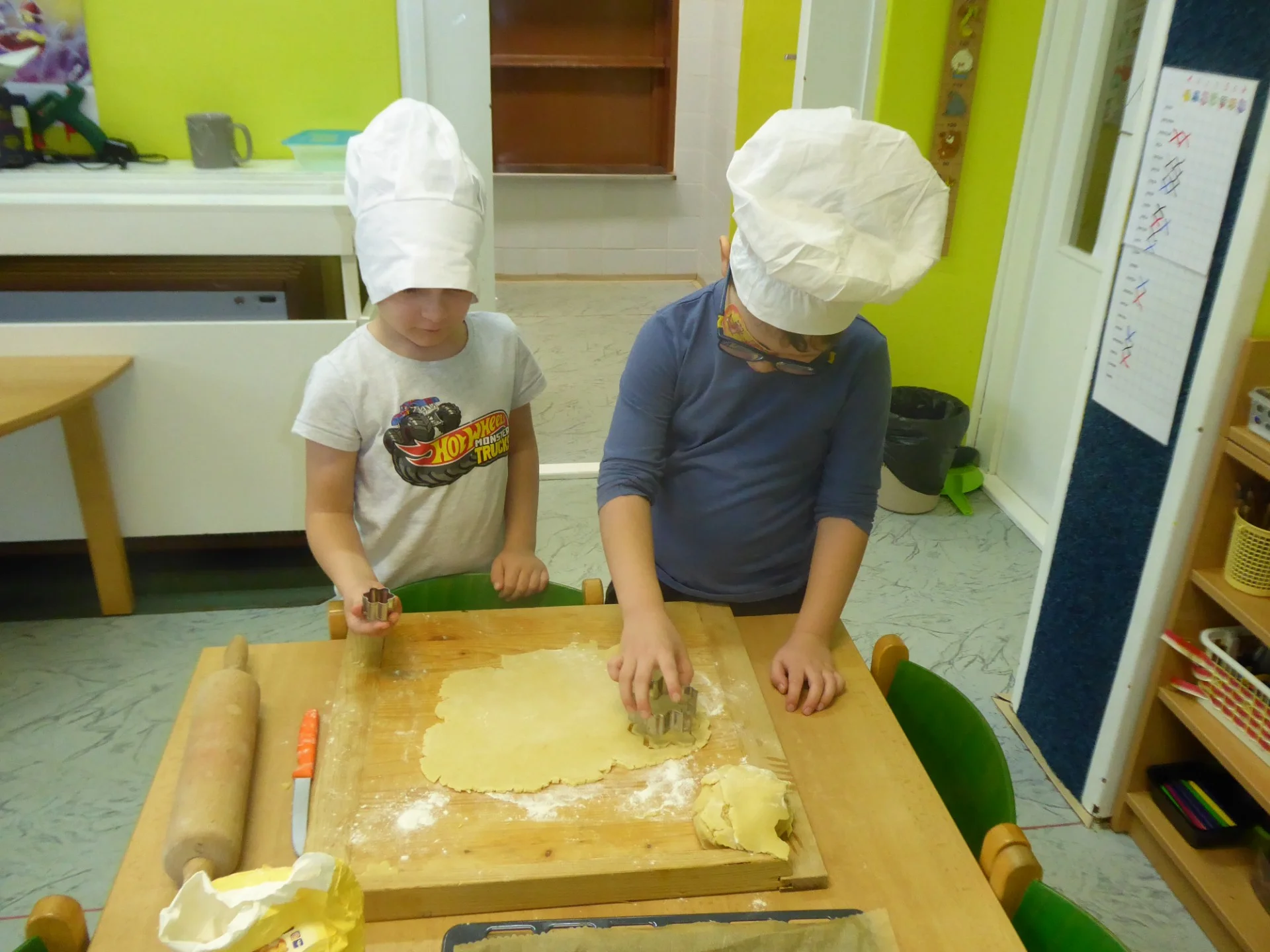 Čtvrťáci si hrají na cukráře - MŠ